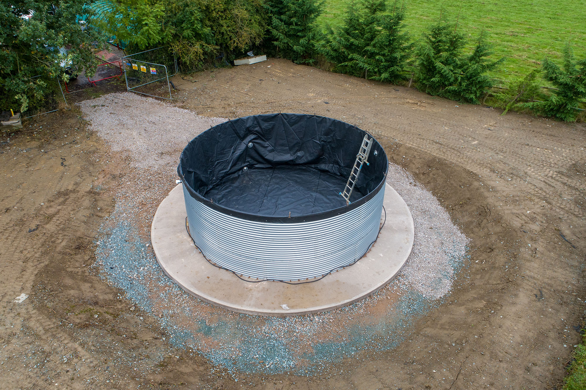 How to Store Drinking Water Long-Term Using the Right Tank and Liner